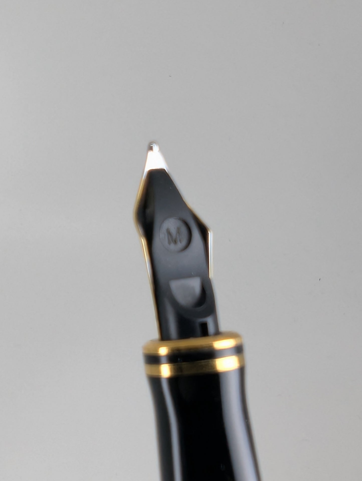 *Consignment* Parker Duofold International Blue Marble Fountain Pen 18c Gold Medium Nib