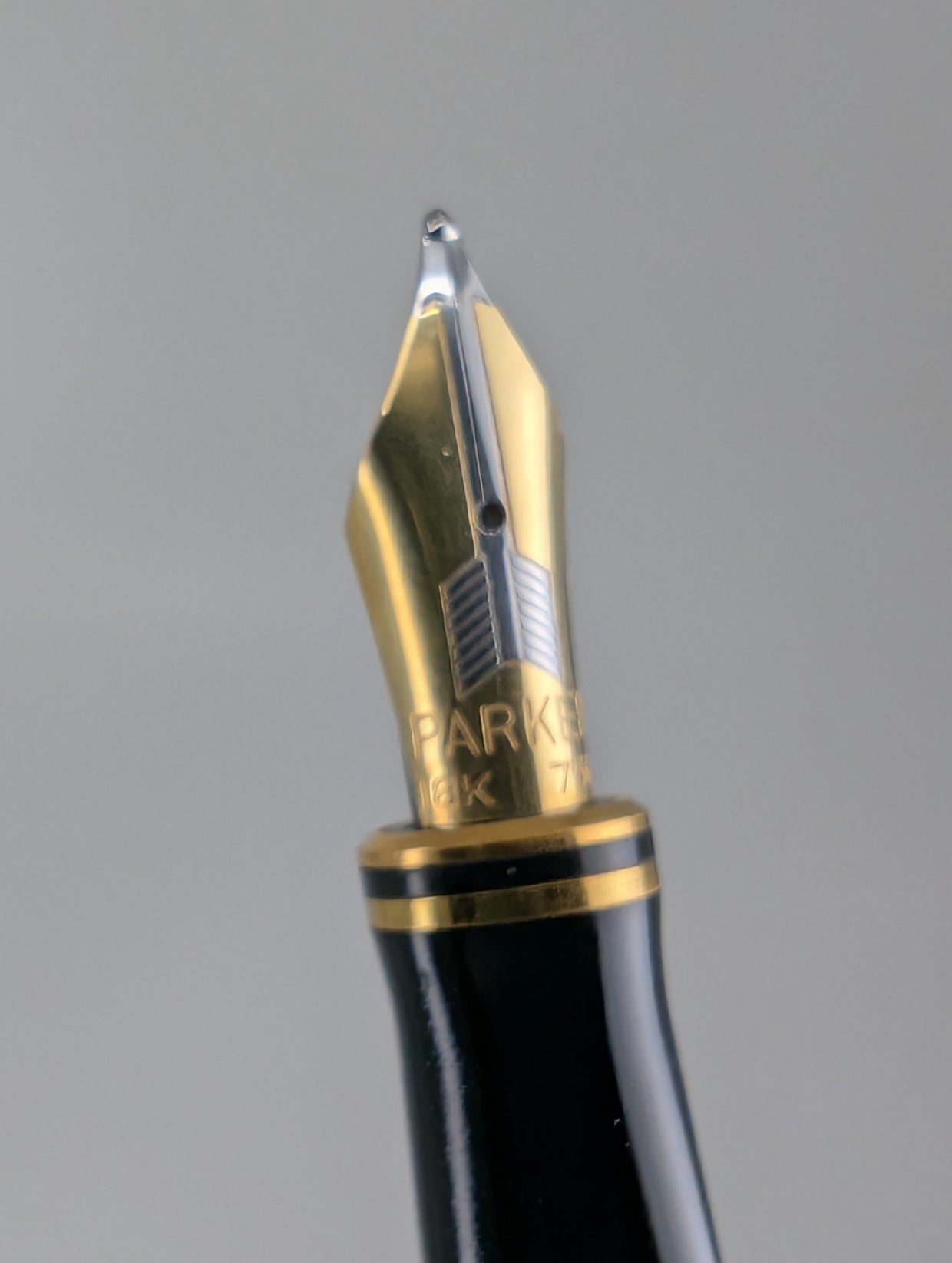 *Consignment* Parker Duofold International Blue Marble Fountain Pen 18c Gold Medium Nib