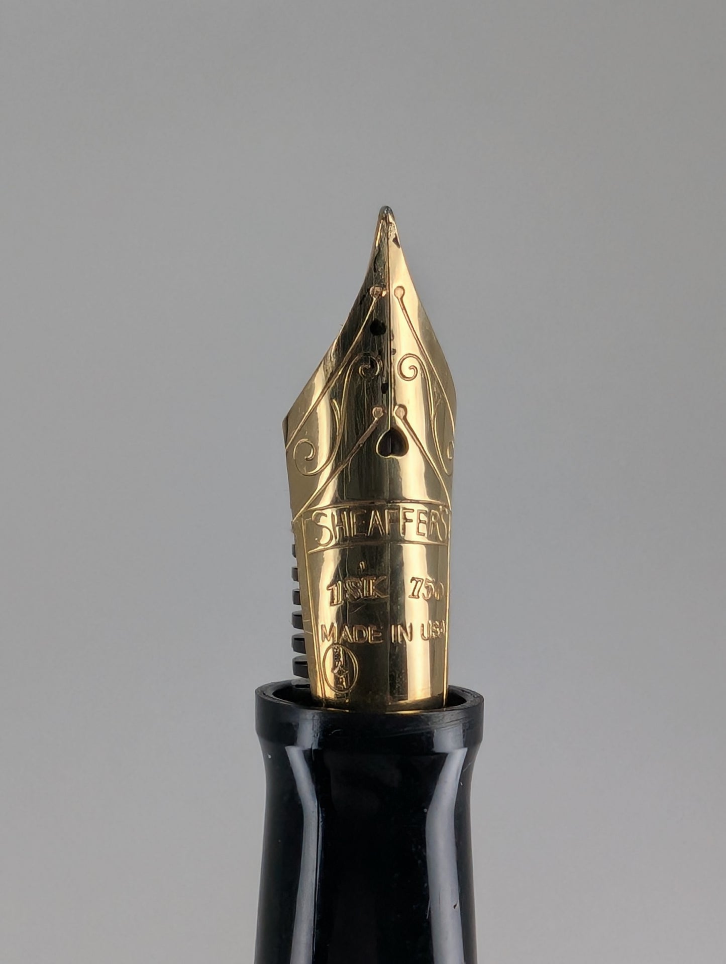 *Consignment* Sheaffer Nostalgia Sterling Silver Fountain Pen 18k Gold Fine Nib