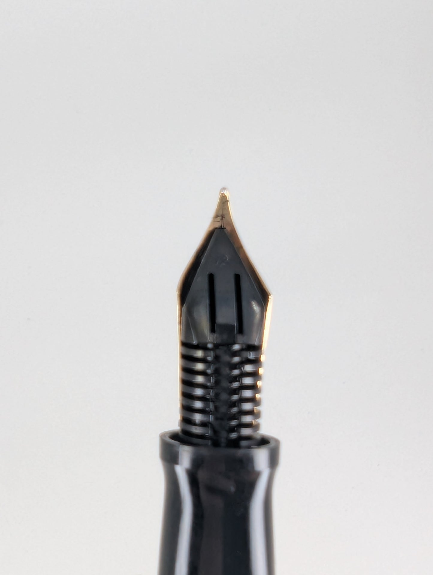 *Consignment* Sheaffer Nostalgia Sterling Silver Fountain Pen 18k Gold Fine Nib