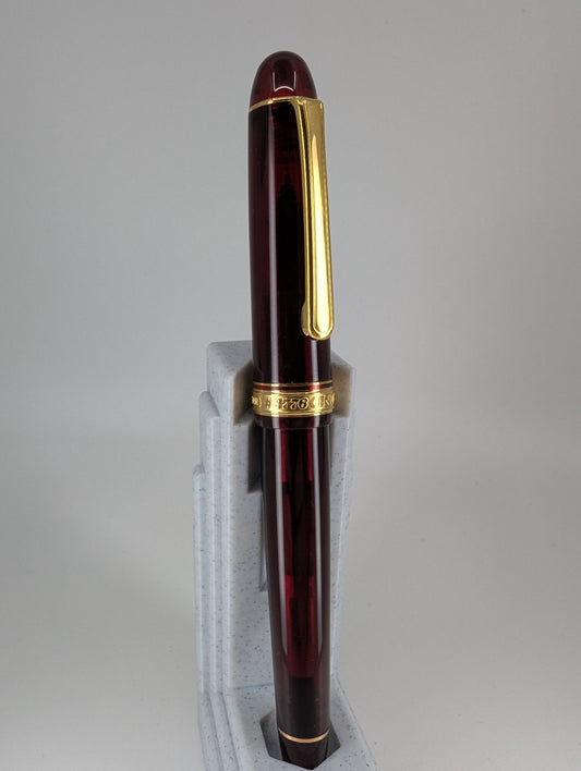 *Consignment* Platinum Century Bourgogne Fountain Pen 14k Gold Medium Nib