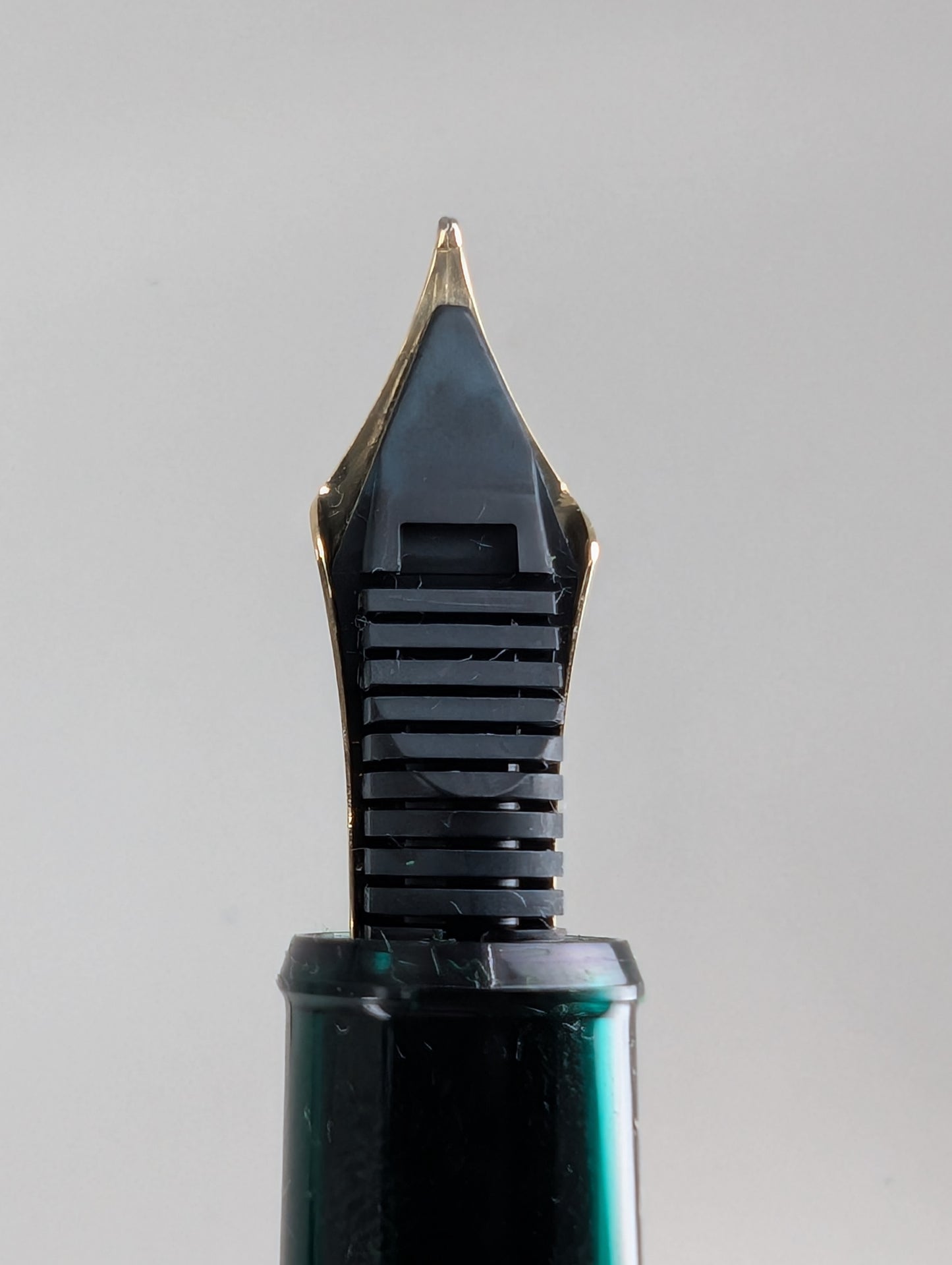 *Consignment* Platinum Century Green Fountain Pen 14k Gold Medium Nib