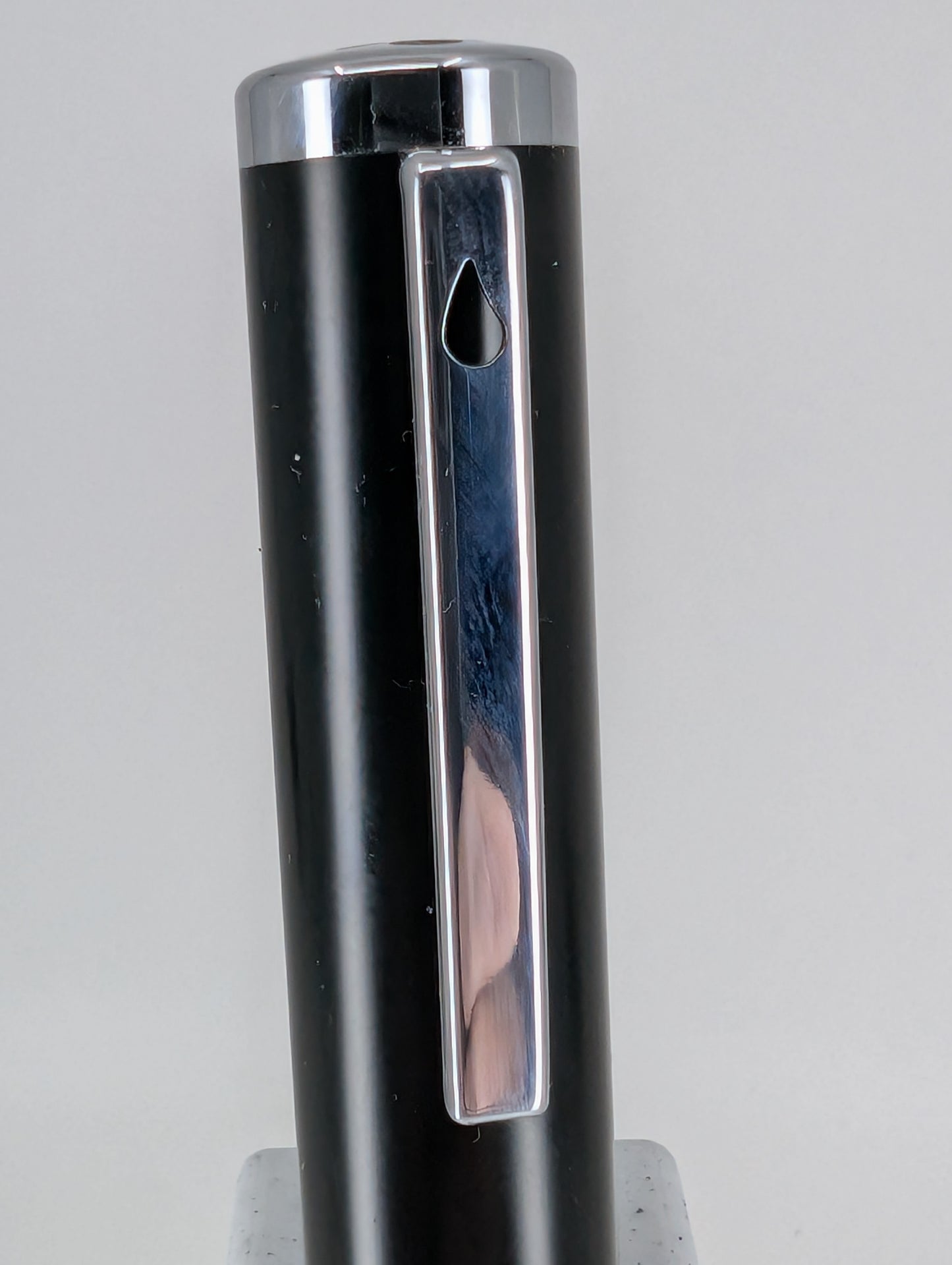 *Consignment* Diplomat Nexus Black / Chrome Fountain Pen Steel Fine Nib w/ Black Ink Bottle
