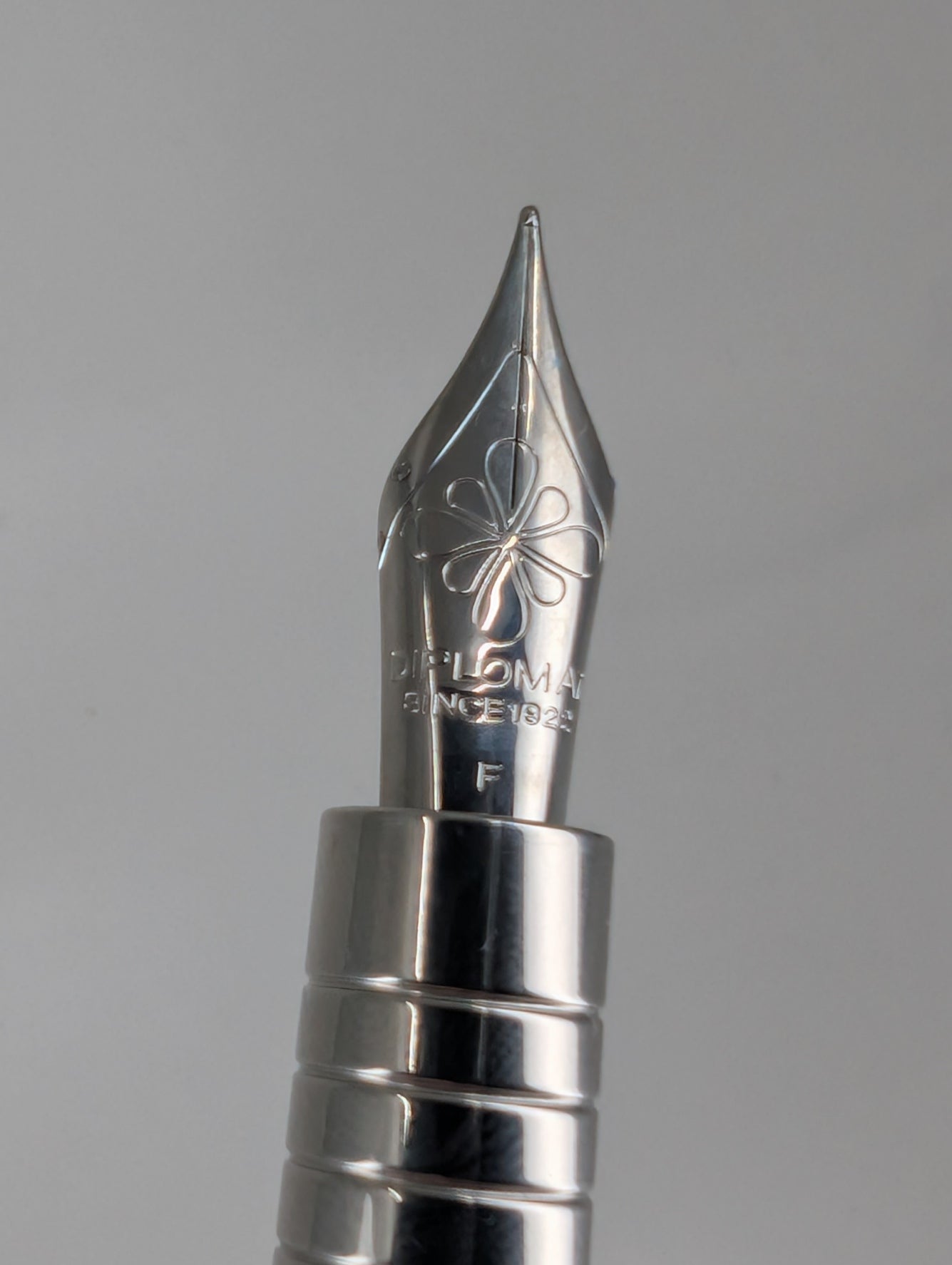 *Consignment* Diplomat Nexus Black / Chrome Fountain Pen Steel Fine Nib w/ Black Ink Bottle