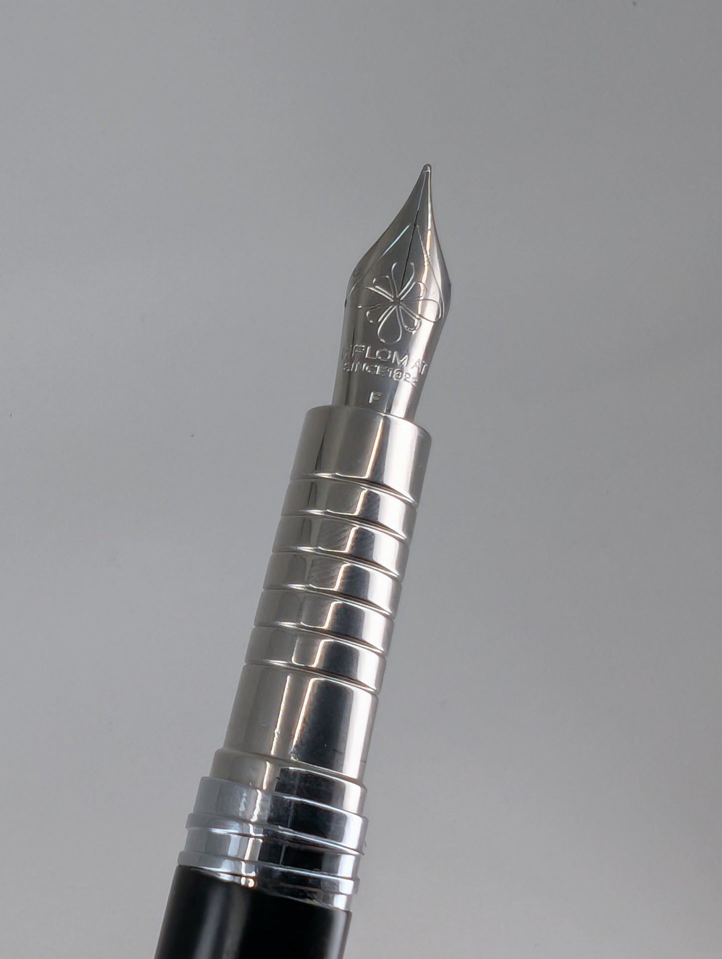 *Consignment* Diplomat Nexus Black / Chrome Fountain Pen Steel Fine Nib w/ Black Ink Bottle