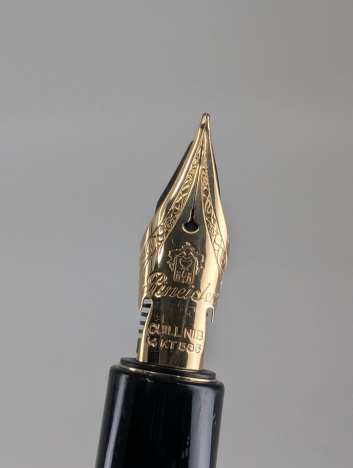 *Consignment* Pineider Sky Blue Fountain Pen 14k Gold Quill Nib
