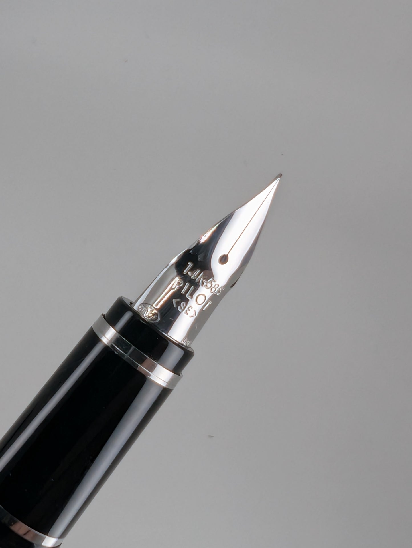 *Consignment* Pilot Falcon Black / Chrome Fountain Pen 14k Gold Extra Fine Soft Nib