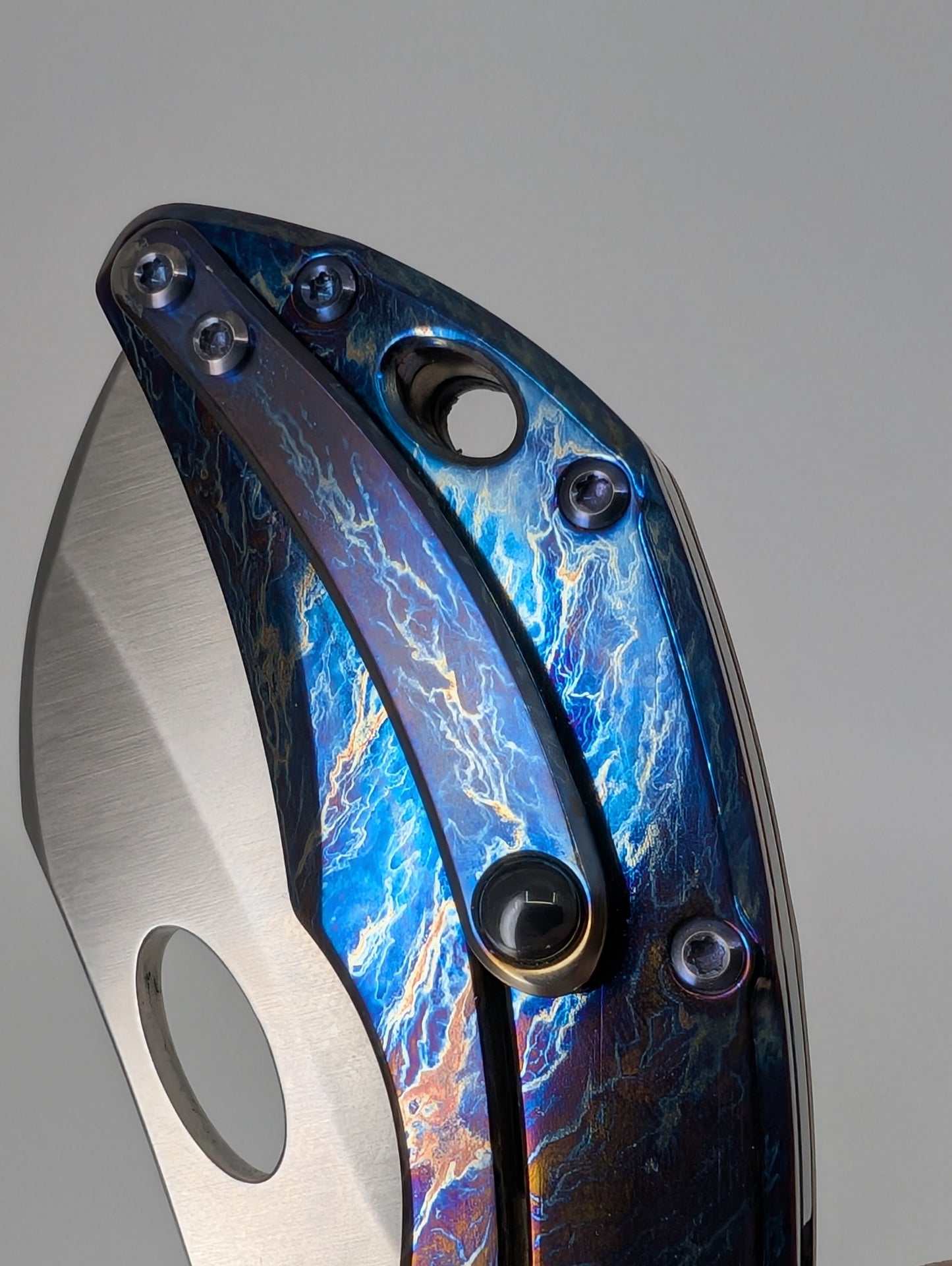 *Consignment* Olamic Busker Carbon Fiber / TiMascus Framelock Folding Knife