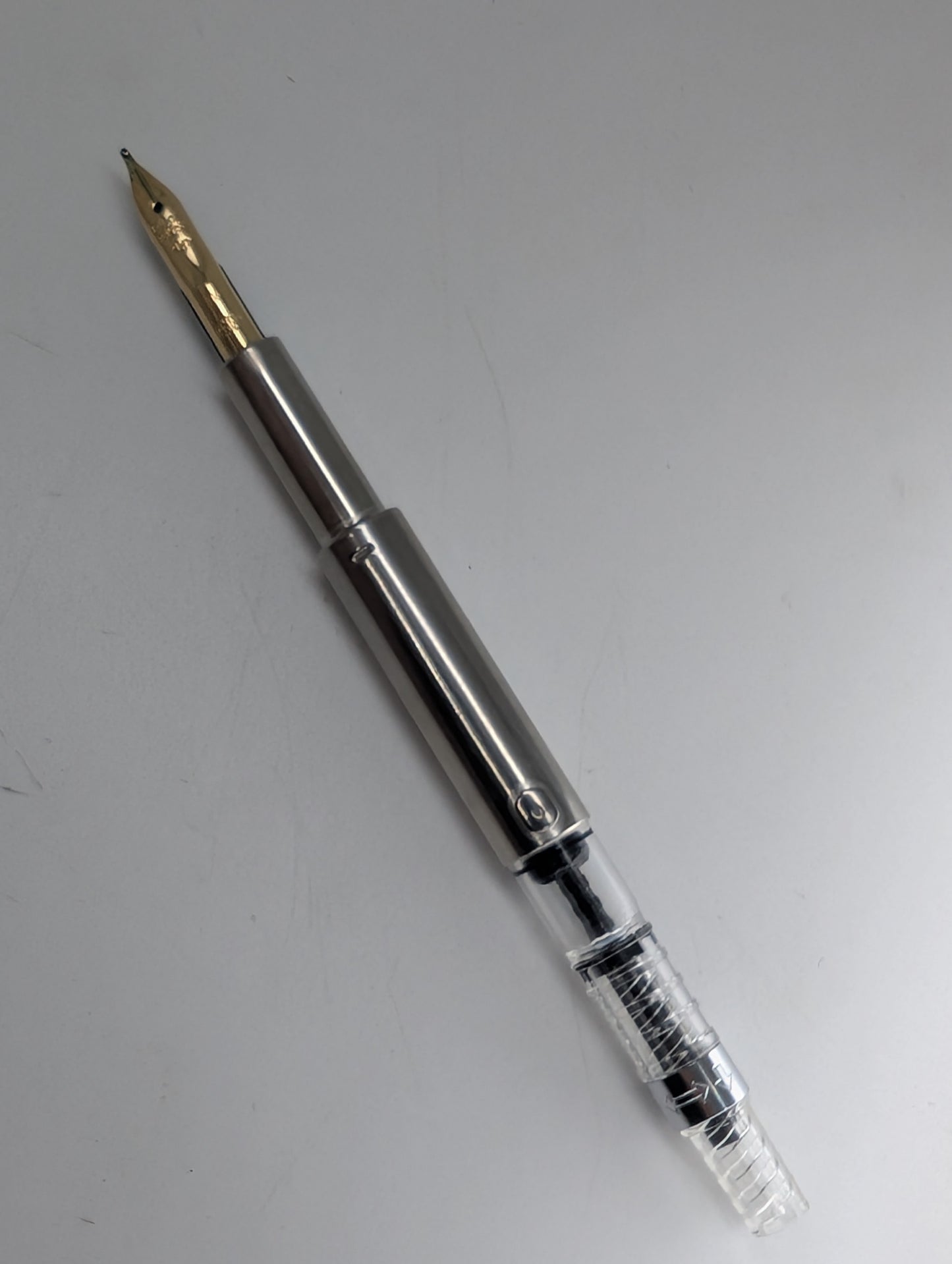 *Consignment* Pilot Vanishing Point Black / Gold Fountain Pen 18k Gold Medium Nib