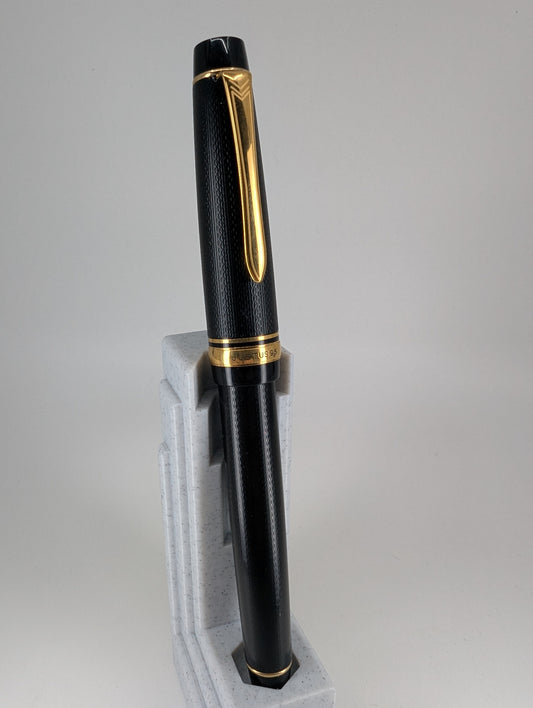 *Consignment* Pilot Justus Black / Gold Fountain Pen 14k Gold Nib