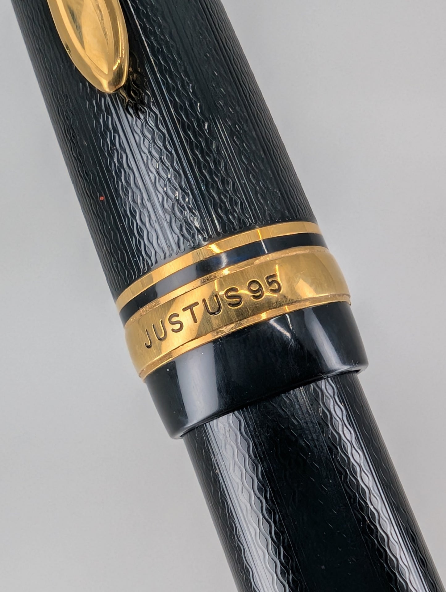 *Consignment* Pilot Justus Black / Gold Fountain Pen 14k Gold Nib