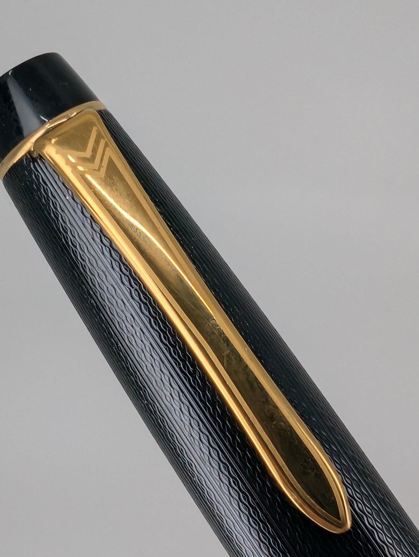 *Consignment* Pilot Justus Black / Gold Fountain Pen 14k Gold Nib