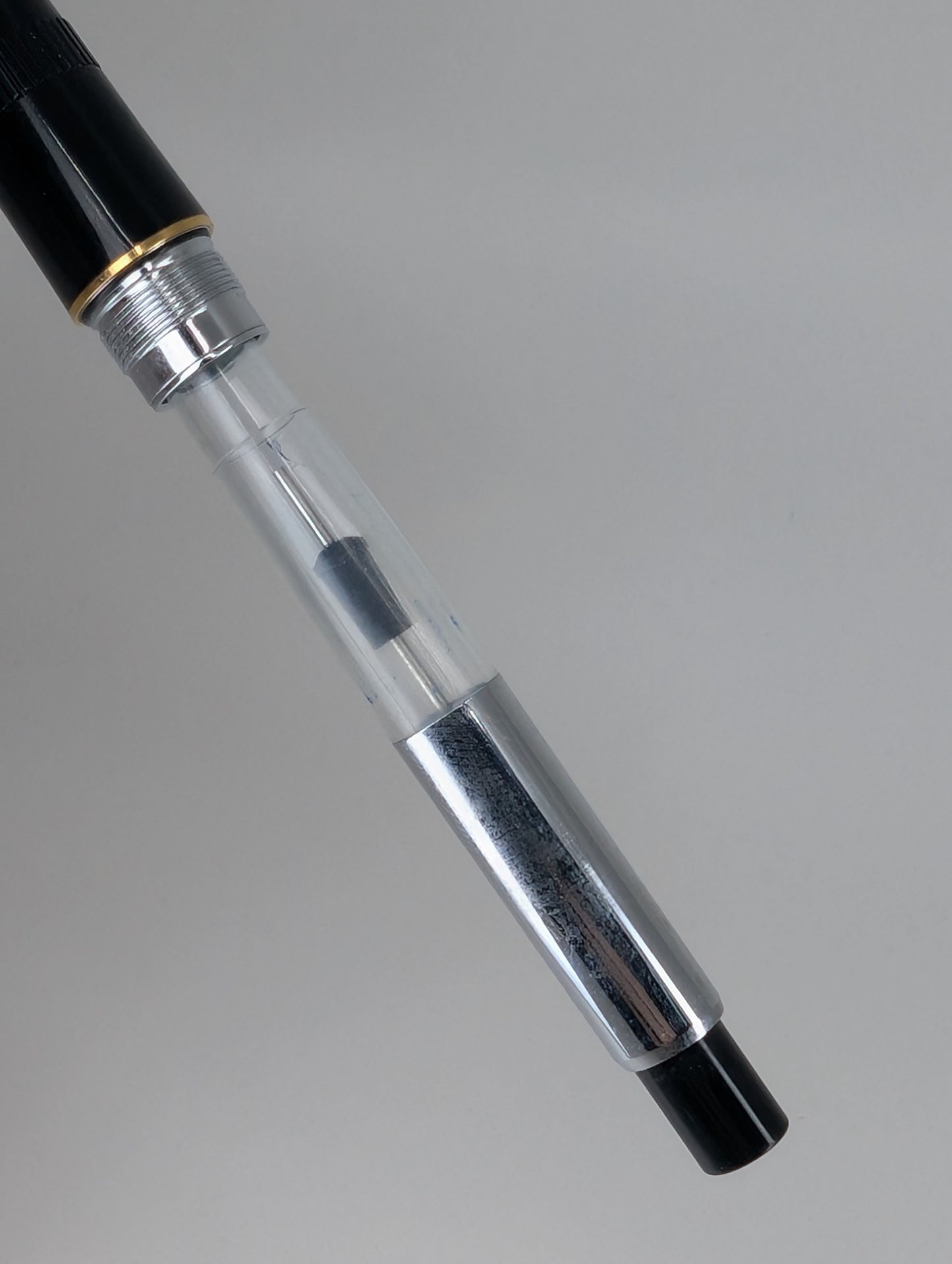 *Consignment* Pilot Justus Black / Gold Fountain Pen 14k Gold Nib