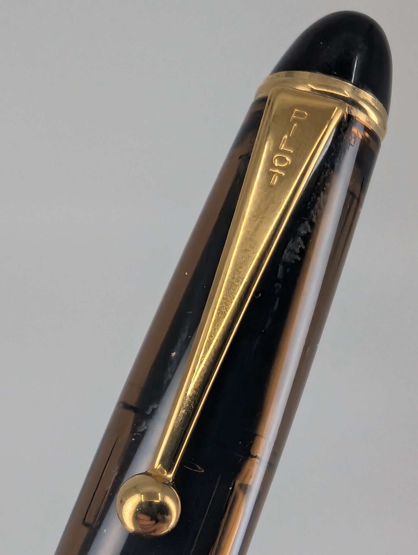 *Consignment* Pilot Custom 823 Amber Fountain Pen 14k Gold Medium Nib