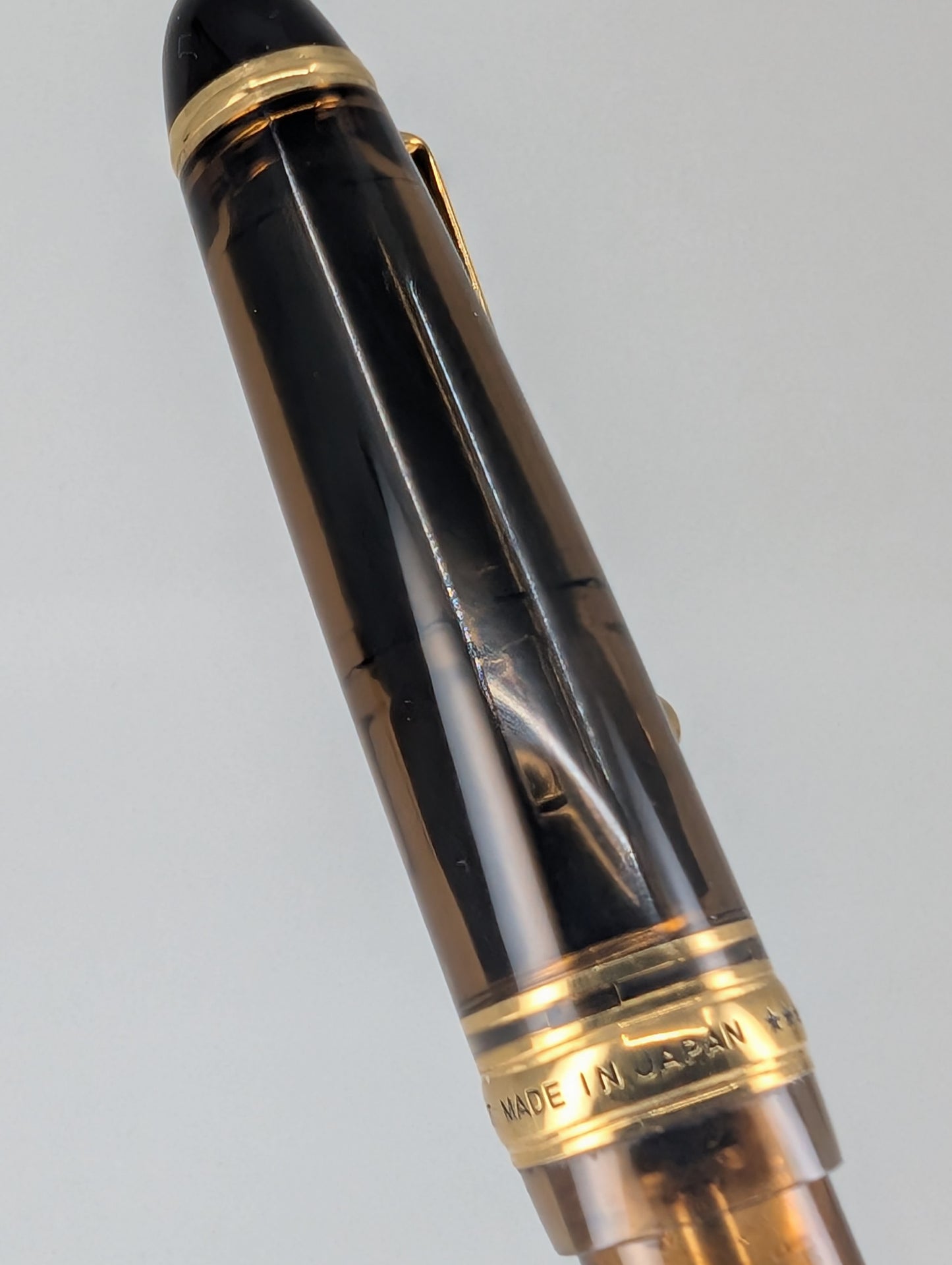 *Consignment* Pilot Custom 823 Amber Fountain Pen 14k Gold Medium Nib