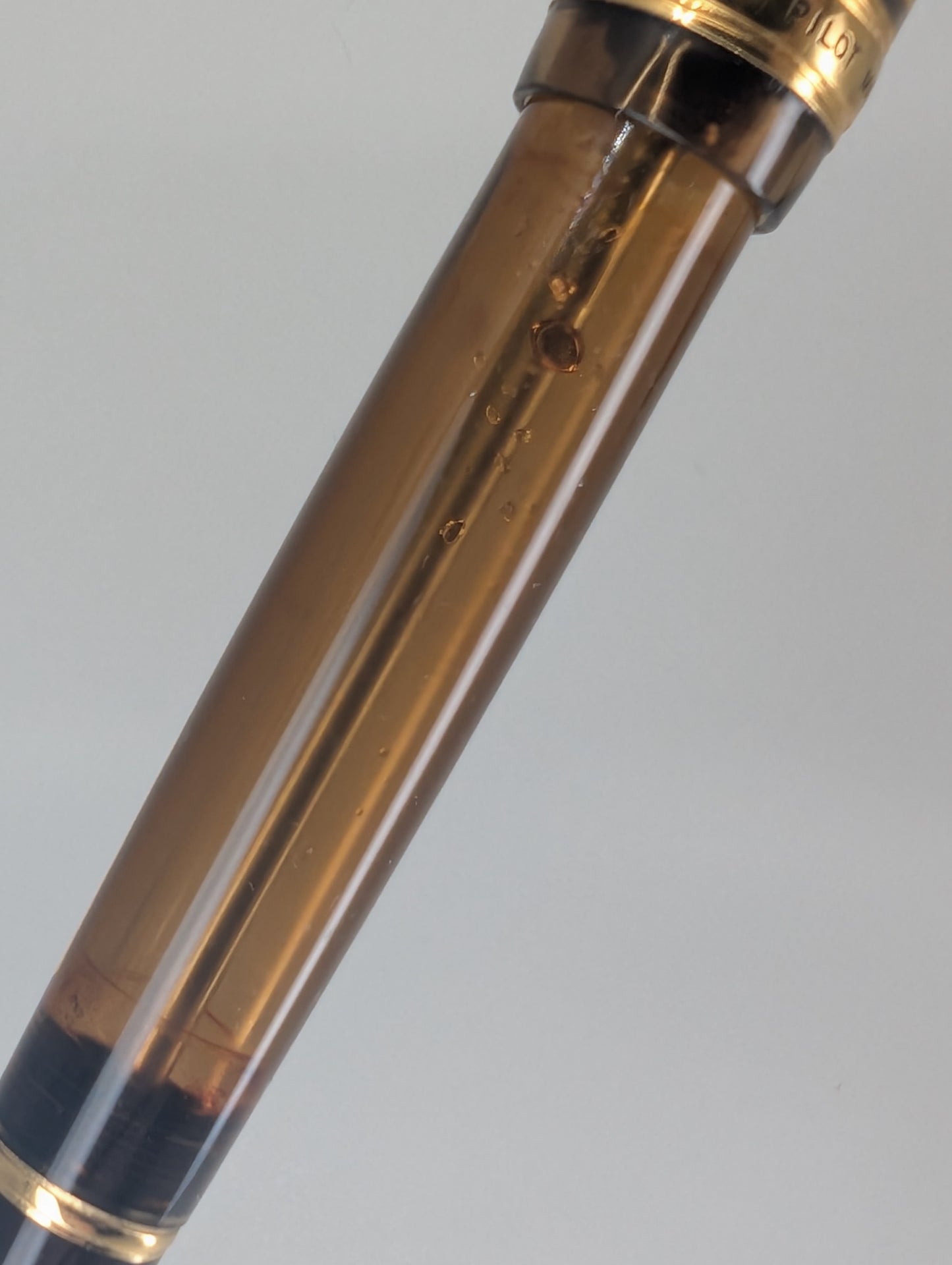 *Consignment* Pilot Custom 823 Amber Fountain Pen 14k Gold Medium Nib