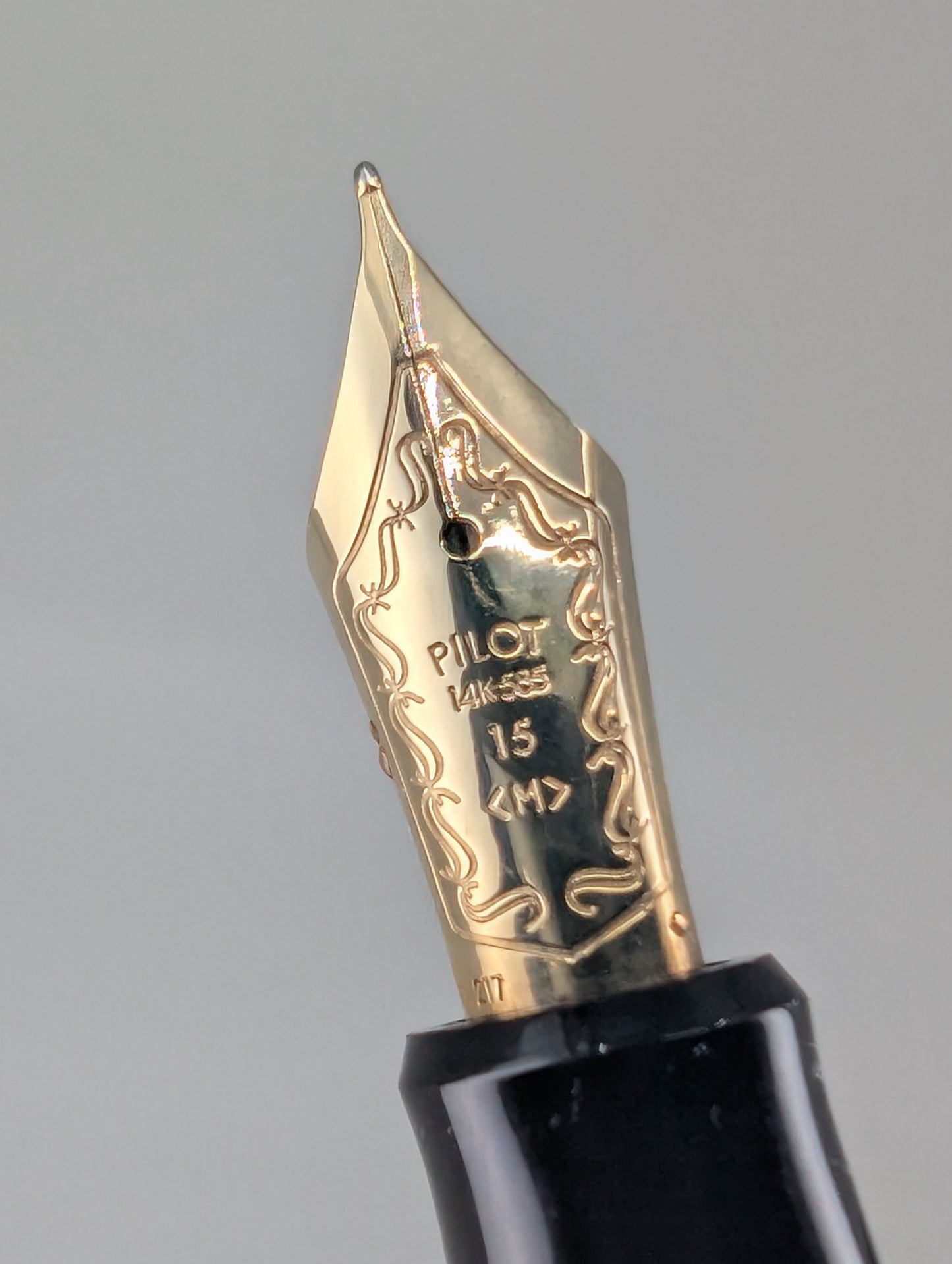 *Consignment* Pilot Custom 823 Amber Fountain Pen 14k Gold Medium Nib