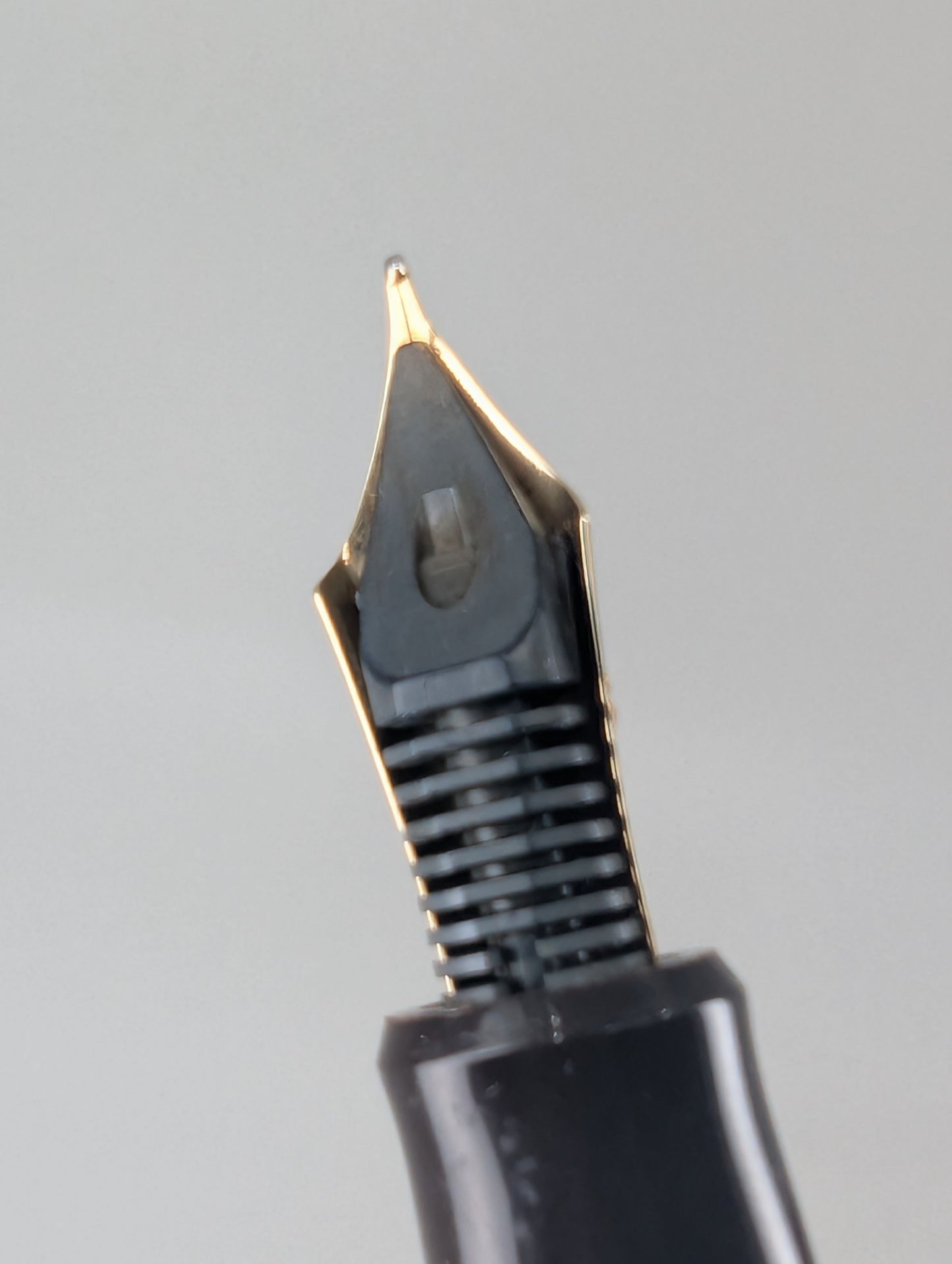 *Consignment* Pilot Custom 823 Amber Fountain Pen 14k Gold Medium Nib