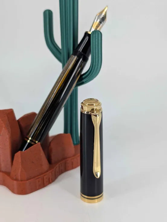 *Consignment* Pelikan M800 Brown & Black S/E Fountain Pen 18c Gold Nib (M)