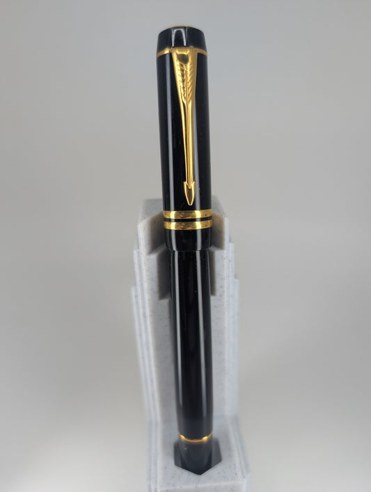 *Consignment* Parker Duofold Centenial Black & Gold Fountain Pen 18k Gold Oblique Medium Nib