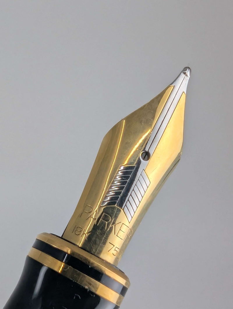 *Consignment* Parker Duofold "The WWII Commemorative Pen" Fountain Pen 18k Gold Medium Nib