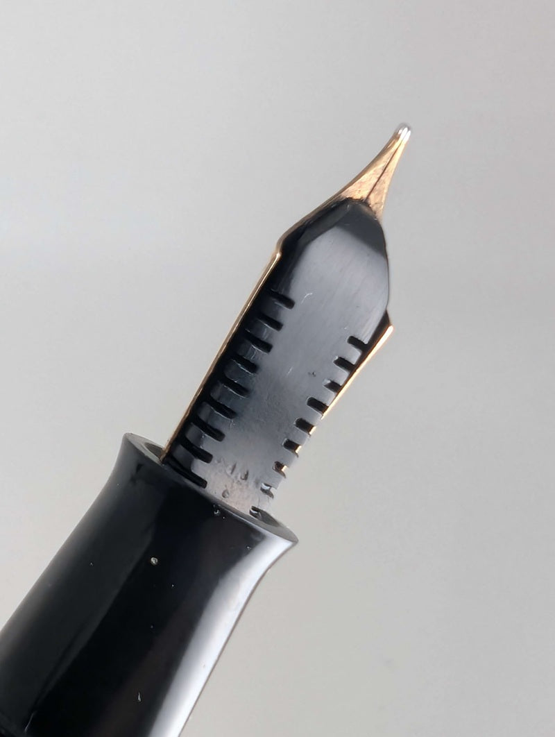 *Consignment* Parker England Duofold Black / Gold Fountain Pen