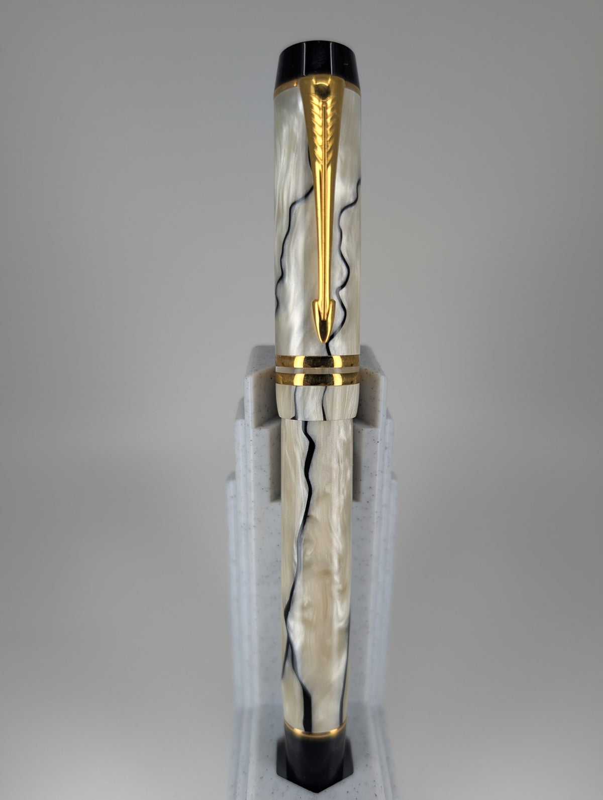 *Consignment* Parker International Duofold White Marble Fountain Pen 18k Gold Fine Nib