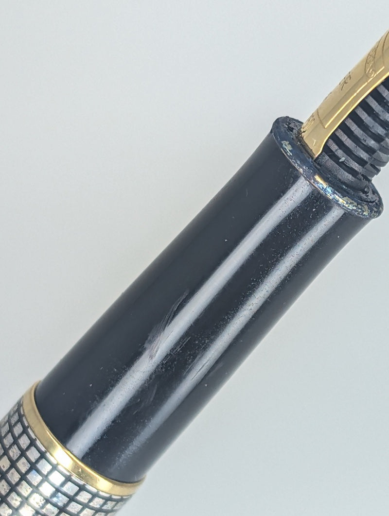 *Consignment* Parker Sonnet Cisele Silver Fountain Pen 18k Gold Medium Nib