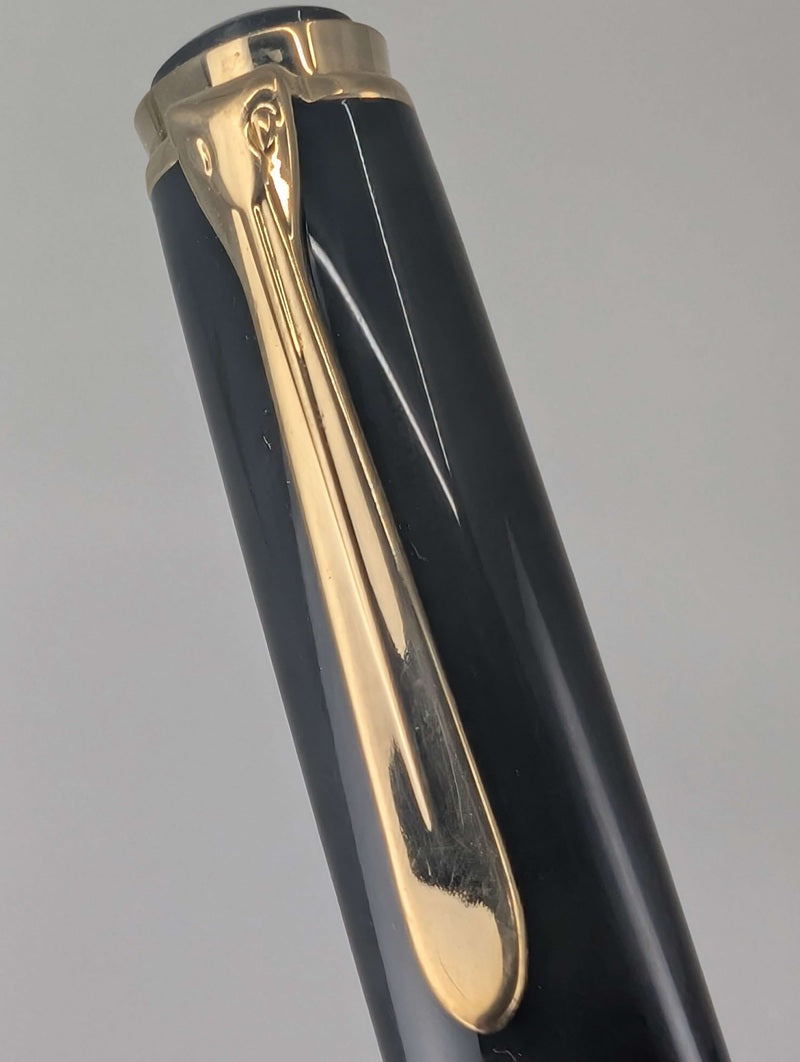 *Consignment* Pelikan M1000 Green / Black Fountain Pen 18c Gold Medium Nib