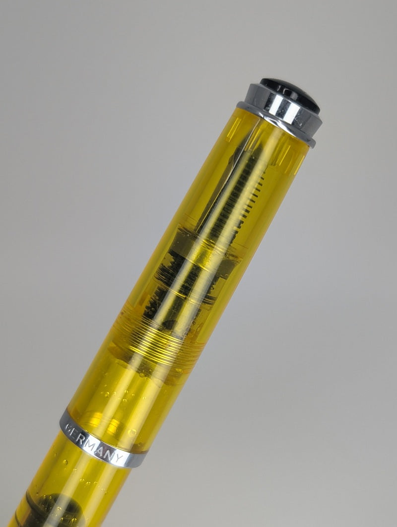 *Consignment* Pelikan M205 Highlighter Fountain Pen Steel BB Nib Pen of the Year 2021