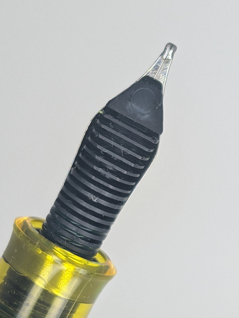 *Consignment* Pelikan M205 Highlighter Fountain Pen Steel BB Nib Pen of the Year 2021