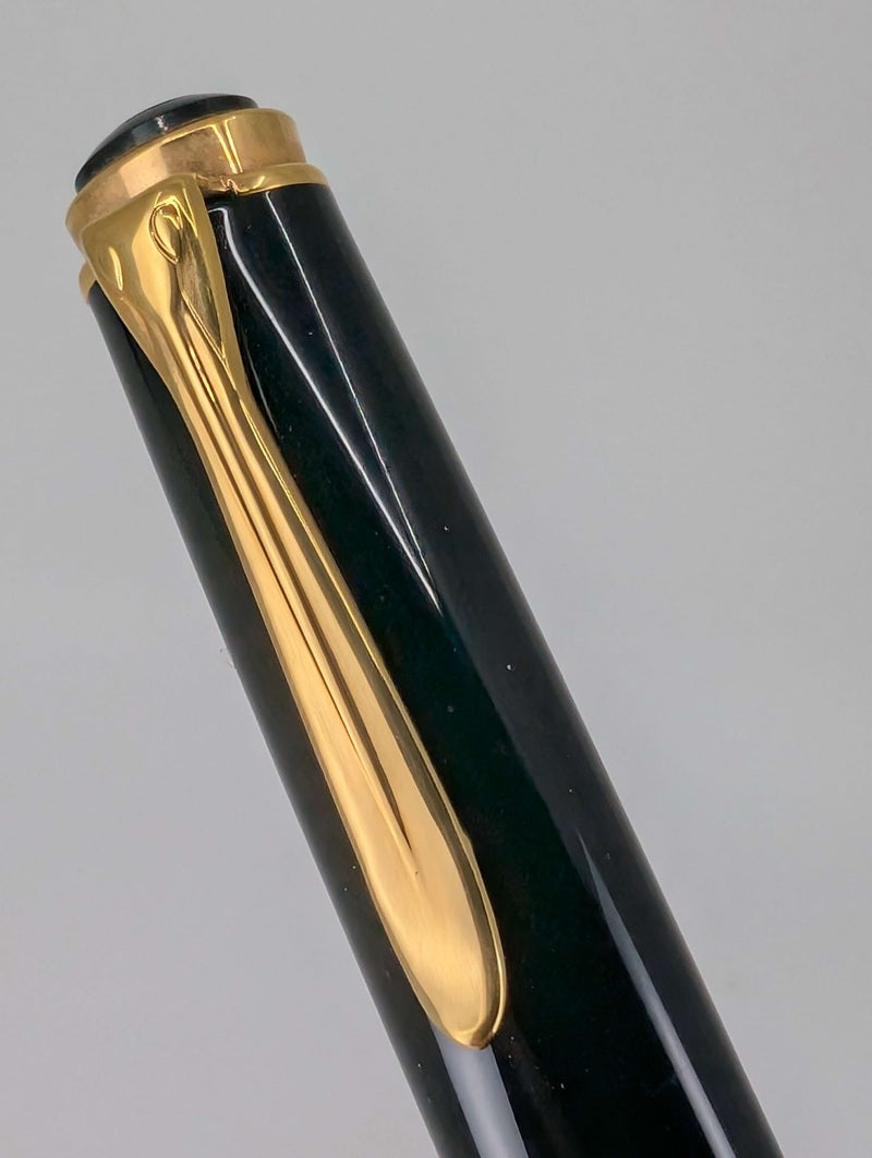*Consignment* Pelikan M400 W. Germany Green Fountain Pen 14c Gold Fine Nib