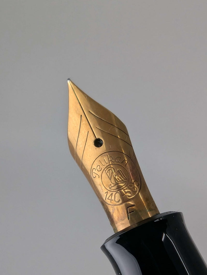 *Consignment* Pelikan M400 W. Germany Green Fountain Pen 14c Gold Fine Nib