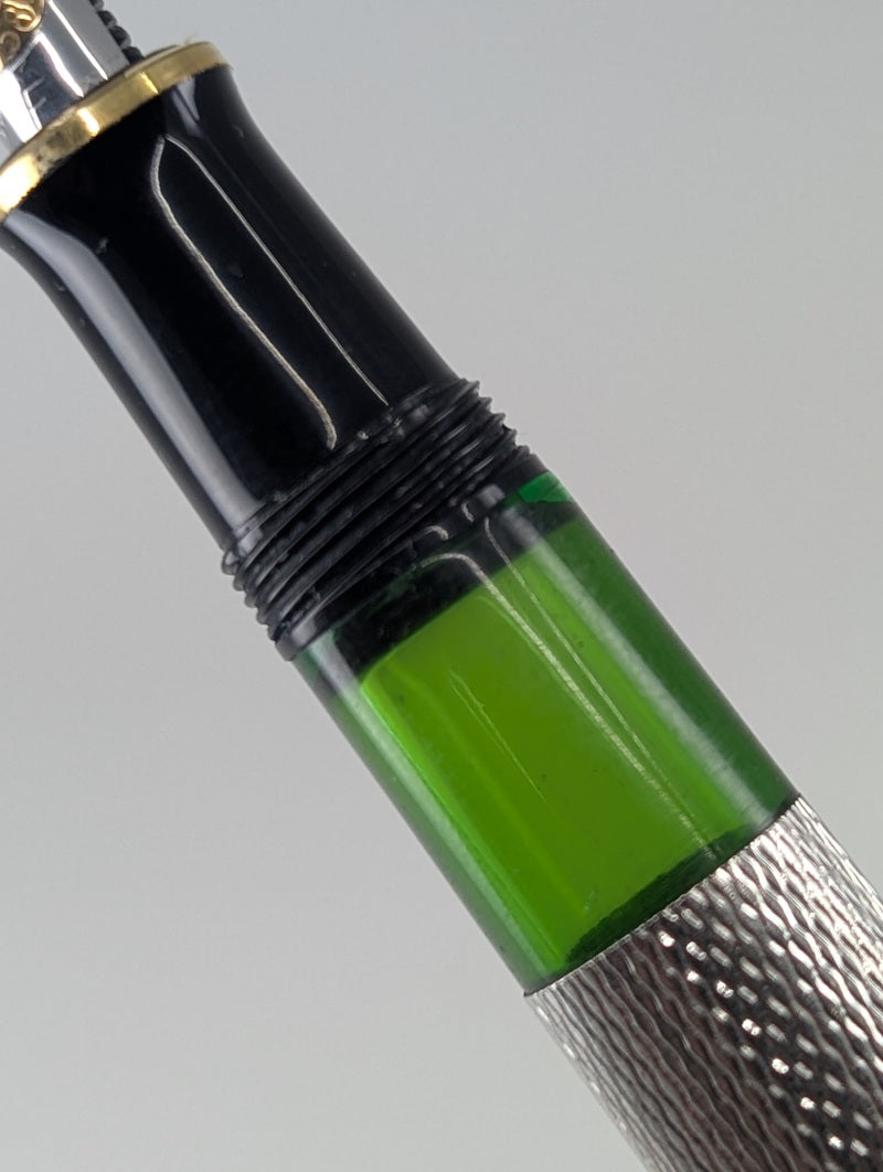 Pelikan-M750-Jubilee-Silver-Fountain-Pen-Section