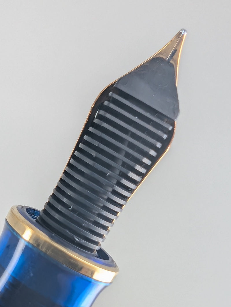 *Consignment* Pelikan M800 Blue Ocean Limited Edition Fountain Pen 18k Gold Medium Nib