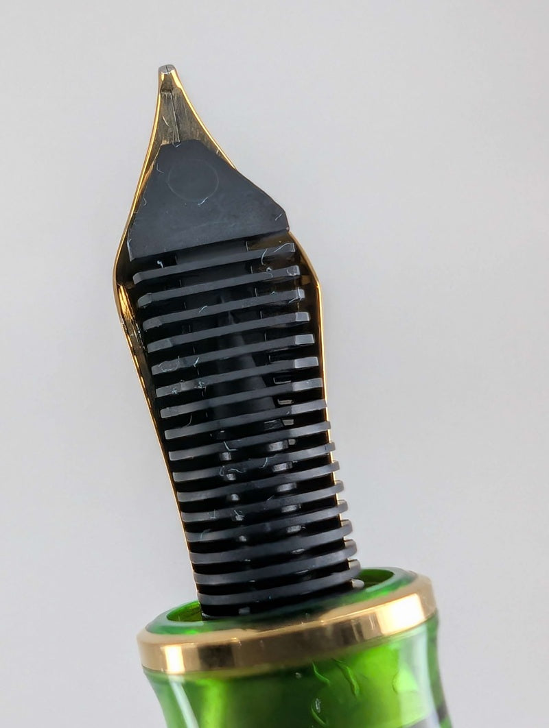 *Consignment* Pelikan M800 Transparent Green Fountain Pen 18k Gold Medium Nib