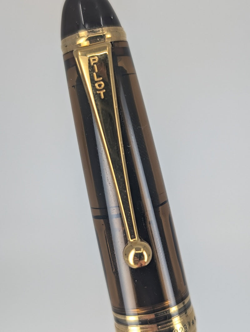 *Consignment* Pilot Custom 823 Amber Fountain Pen 14k Gold Fine Nib