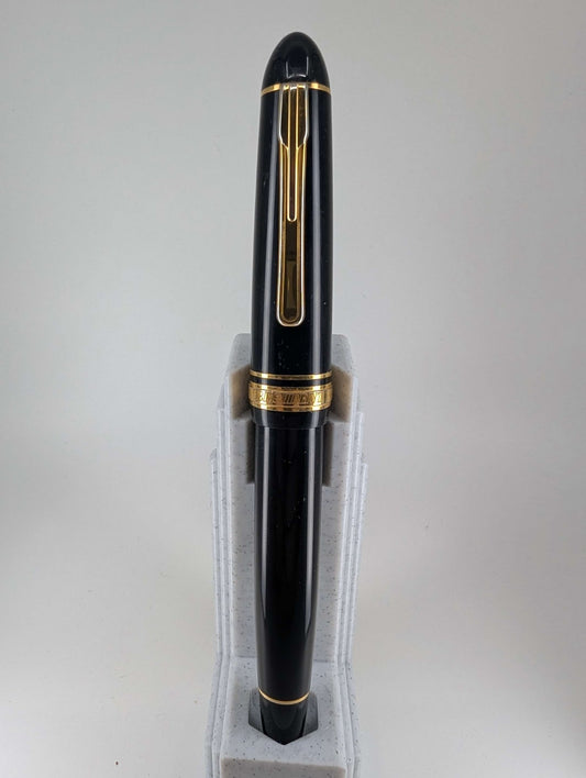 *Consignment* Platinum President Black Fountain Pen 18k Gold Medium Nib