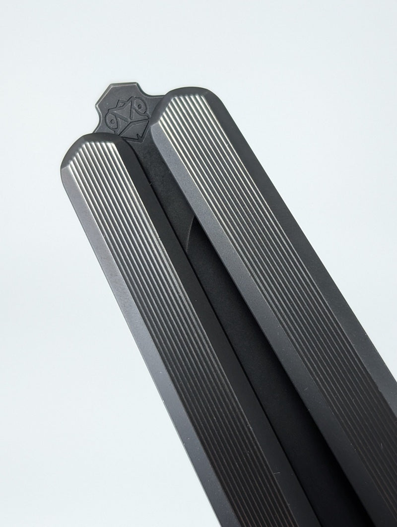 Poikilo-PM2-Balisong-Pivot