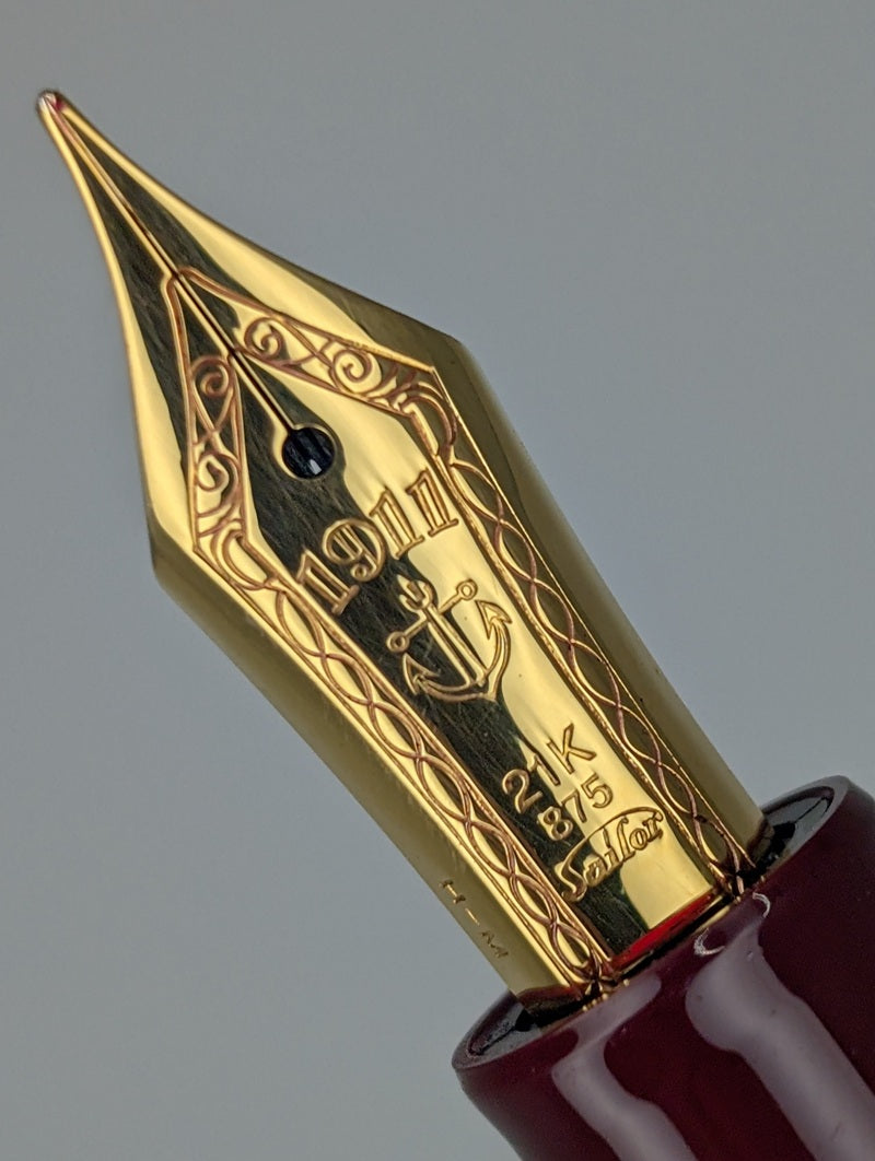 *Consignment* Sailor 1911L Realo Maroon/Gold Fountain Pen 21k Gold Medium Nib