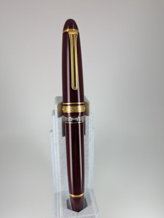 *Consignment* Sailor 1911L Realo Maroon/Gold Fountain Pen 21k Gold Medium Nib