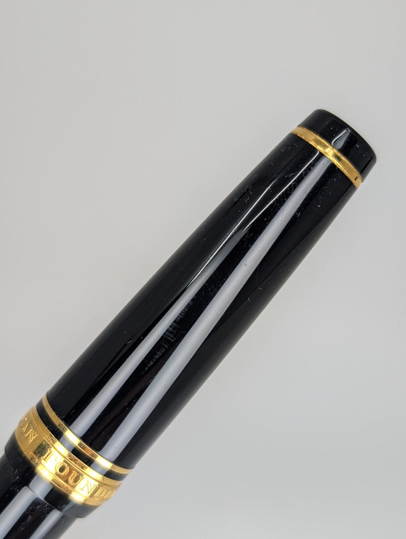 *Consignment* Sailor ProGear Black / Gold Fountain Pen 21k Gold Fine Nib