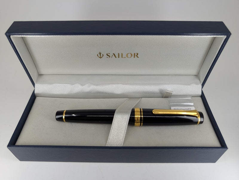 *Consignment* Sailor ProGear Black / Gold Fountain Pen 21k Gold Fine Nib