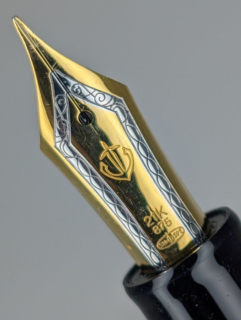 *Consignment* Sailor ProGear Black / Gold Fountain Pen 21k Gold Fine Nib