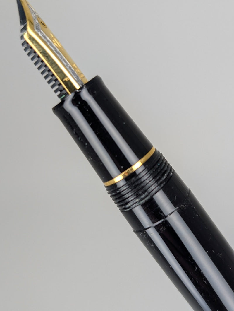 *Consignment* Sailor ProGear Black / Gold Fountain Pen 21k Gold Fine Nib