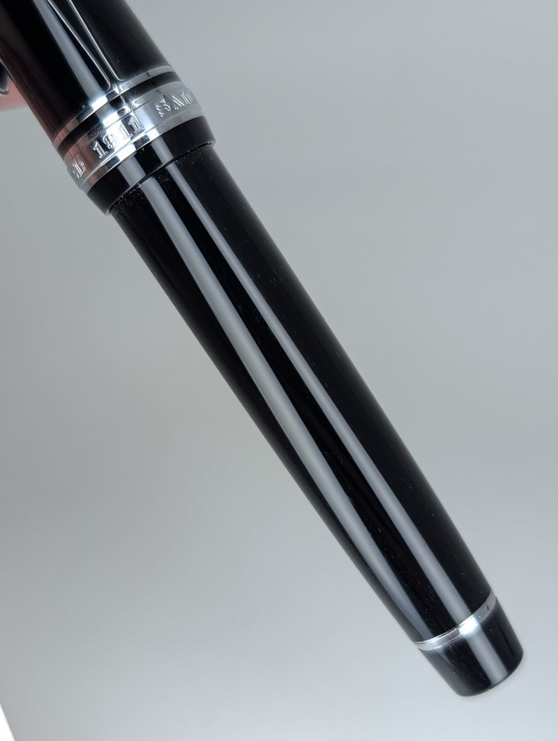 *Consignment* Sailor Pro Gear Black / Silver Fountain Pen 21k Gold Fine Nib