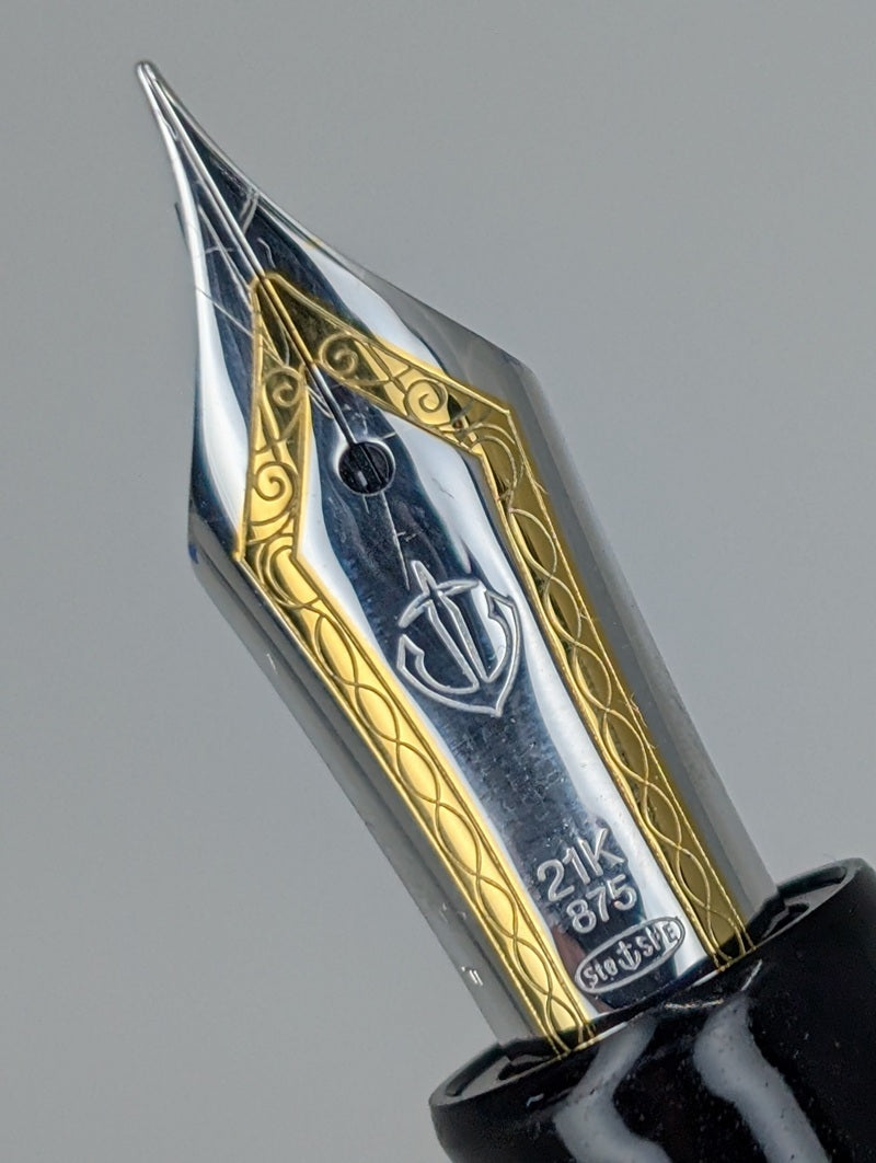 *Consignment* Sailor Pro Gear Black / Silver Fountain Pen 21k Gold Fine Nib