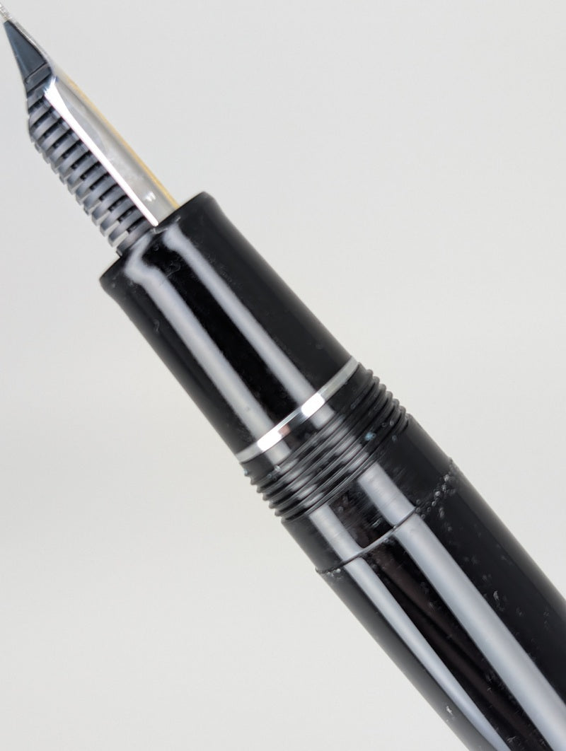 *Consignment* Sailor Pro Gear Black / Silver Fountain Pen 21k Gold Fine Nib