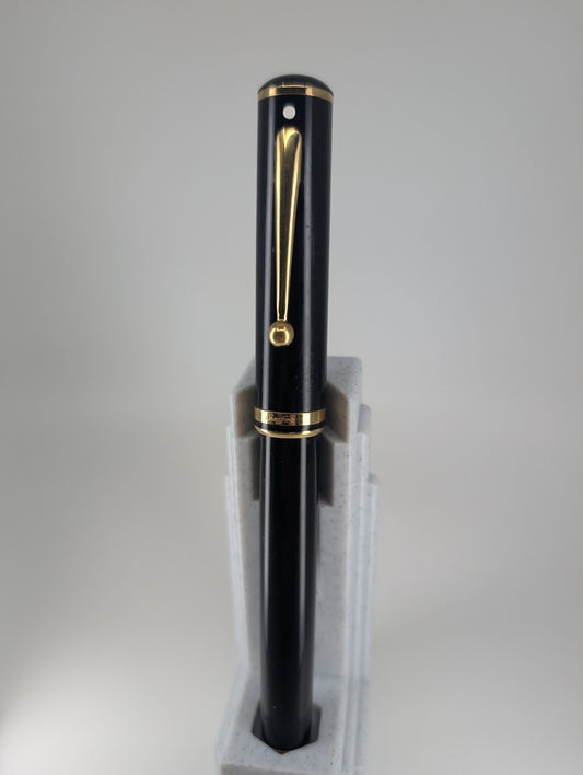 *Consignment* Sheaffer Connoisseur Black Fountain Pen 18k Fine Nib