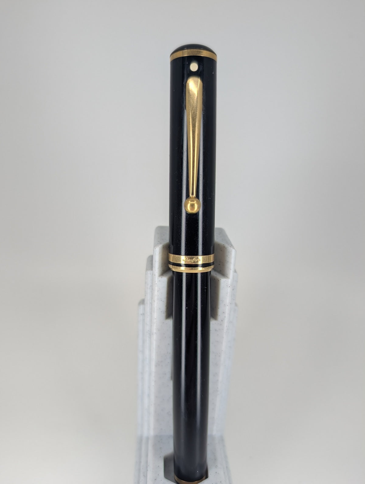 *Consignment* Sheaffer Connoisseur Black Fountain Pen 18k Gold Medium Nib